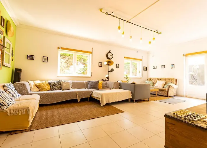 Pineapple Surf House