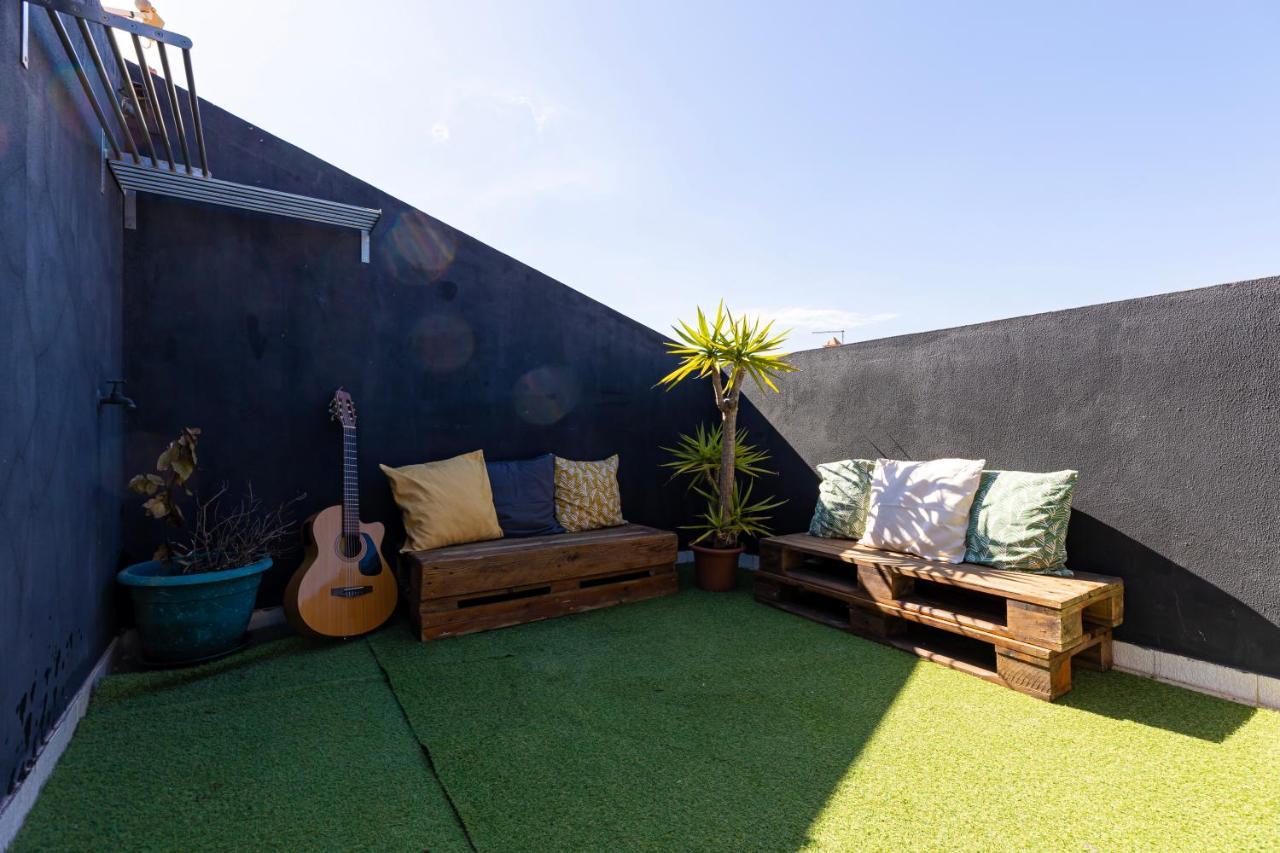 Pineapple Surf House Hostal