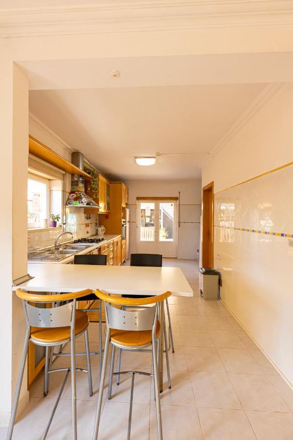 Hostal Pineapple Surf House Atouguia Da Baleia