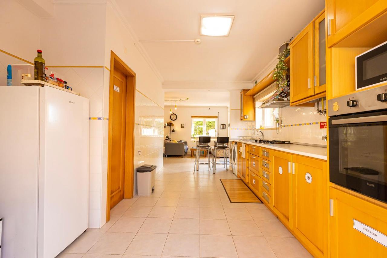 Hostel Pineapple Surf House Atouguia Da Baleia