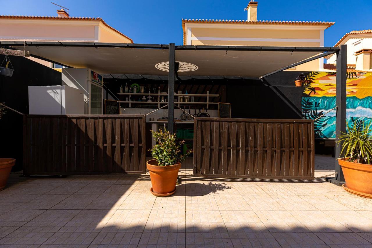 Pineapple Surf House Hostal Atouguia Da Baleia