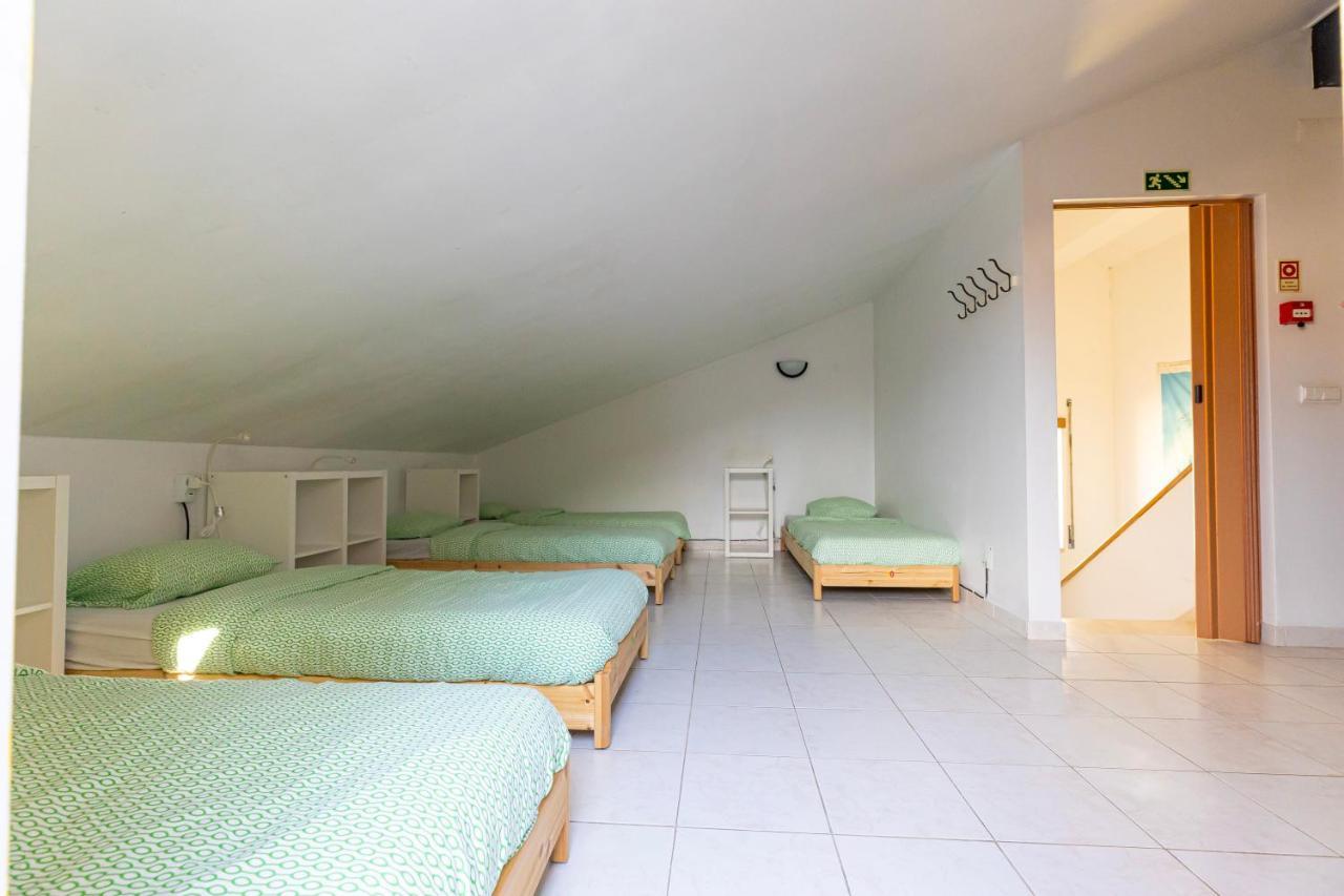 Hostal Pineapple Surf House Atouguia Da Baleia